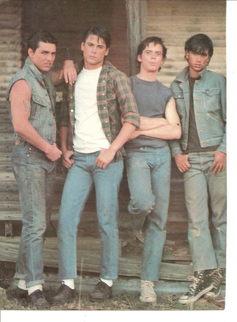 Steve Randle, Soda and Ponyboy Curtis, and Johnny Cade 80s Fashion Men Rocker, 80s Boys Fashion, The Outsiders Preferences, Jeremy Fitzgerald, The Outsiders Imagines, Decade Party, Thomas Howell, The Outsiders Cast, Outsiders Movie