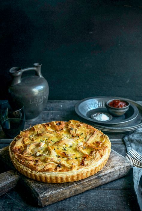 chicken, potato, brie & thyme tart with caramelised onions – Stuck in the kitchen Italian Lentils, Brie Tart, Leek Pie, Savory Tarts, Chicken Potato, Brie Recipes, Onion Jam, Lamb Curry, Savory Pastry