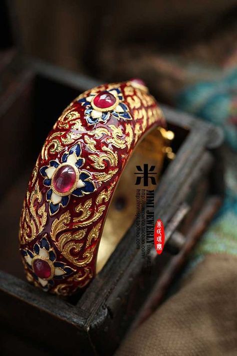 Antique Chinese Jewelry, Chinese Bracelet, Antique Jewellery Designs, Chinese Jewelry, Asian Jewelry, Bangles Jewelry Designs, Diamond Jewelry Designs, Ancient Jewelry, Fancy Jewellery