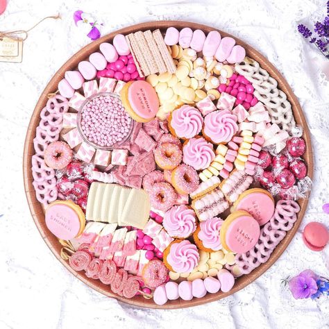 Graze Cheshire on Instagram: “𝗣𝗿𝗲𝘁𝘁𝘆 𝗶𝗻 𝗣𝗶𝗻𝗸 💗⁣ ⁣ This beautiful pink platter can be customised for your birthday, anniversary or special occasion with your colour and…” Cake Graze Board, Cupcakes In A Box Gift, Pink Graze Board, Pink Charcuterie Board Birthday, All Pink Charcuterie Board, Sweets Grazing Board, Pink Grazing Board, Hen Party Snacks, Pink Board Food