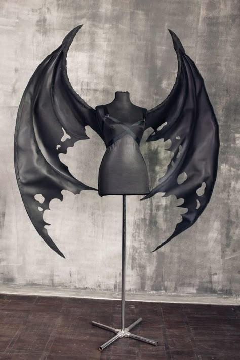 Vampire Wings Aesthetic, Vampire Crown, Bat Wings Costume, Angel Wings Cosplay, 천사와 악마, Demon Costume, Angel Wings Costume, Cosplay Wings, Demon Wings