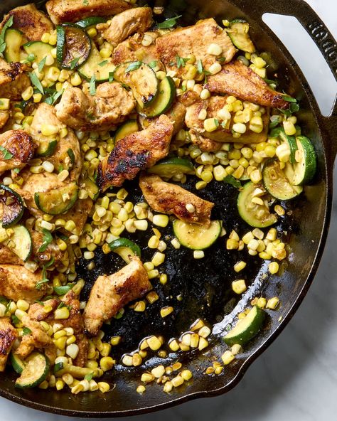 overhead shot of skillet chicken with corn and zucchini, with some taken from the cast iron in the bottom right of the pan Southwest Chicken Skillet, Best Chicken Dinner, Corn And Zucchini, Chicken Corn, Chicken Skillet, Southwest Chicken, One Pan Chicken, Chicken Zucchini, Lunch Appetizers