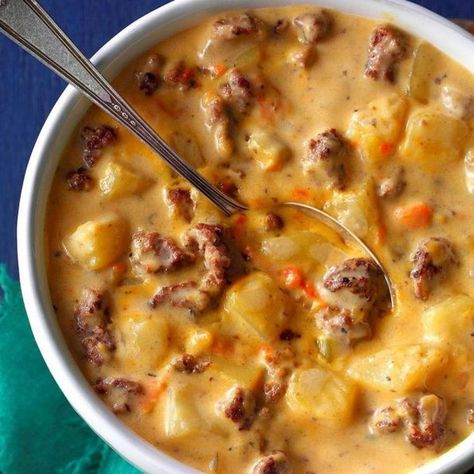 Potato Hamburger Soup, Cheese Burger Soup Recipes, Hamburger Soup, Cheeseburger Soup, Creamy Potato, Cozy Meals, Winter Soups, Soup Mixes, Cheese Soup