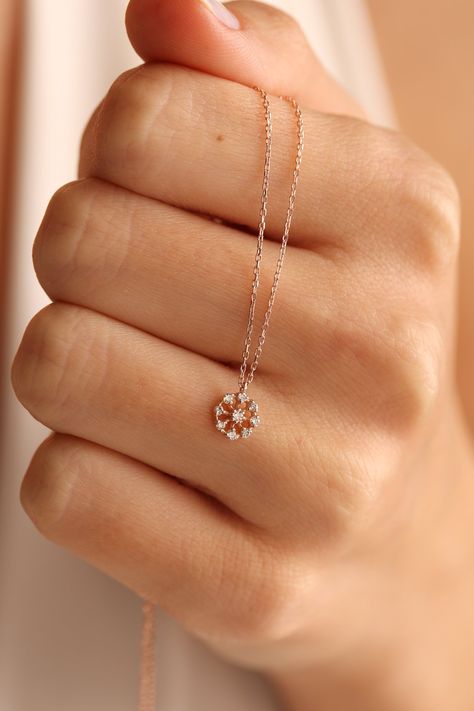 Upgrade your accessory game with these must-have necklaces for women.#necklaces #jewelry Minimalist Diamond Necklace, Raw Diamond Necklace, Diamond Flower Pendant, Handmade Boho Jewelry, Fancy Jewelry Necklace, Pretty Jewelry Necklaces, Classy Jewelry, Fancy Jewellery, Minimal Jewelry