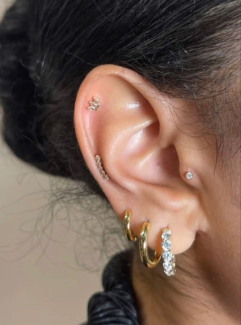 Curated Piercings, Minimalist Ear Piercings, Dope Jewelry Accessories, Cool Ear Piercings, Inexpensive Jewelry, Pretty Ear Piercings, Cute Ear Piercings, Ear Style, Cute Piercings