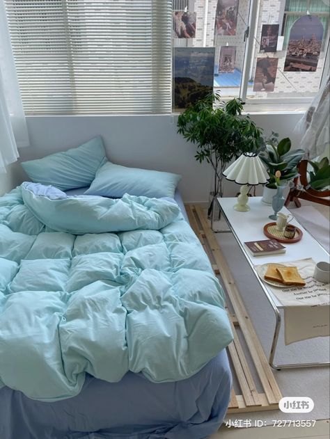 Satin Bedding Aesthetic, Blue Bedding Aesthetic, Light Blue Room Aesthetic, Blue Room Aesthetic, Room Aesthetic Retro, Light Blue Room, Light Blue Rooms, Bedding Aesthetic, Aesthetic Bright