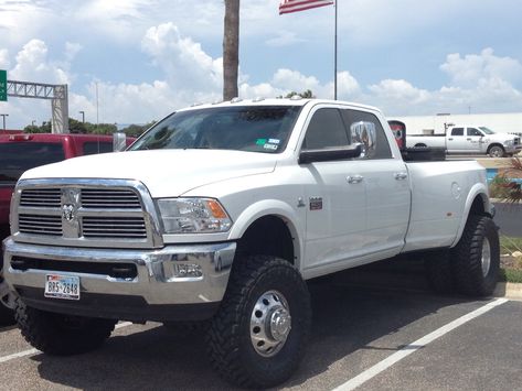 White Dually.... sweet Ram Dually Lifted, Dodge Ram 3500 Dually Cummins, Cummins Dually, Ram Dually, Dodge Dually, Ram 3500 Dually, Cummins Diesel Trucks, Dodge Cummins Diesel, Dodge Ram Diesel