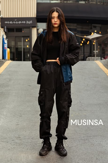 Korean Street Fashion - Official Korean Fashion Korean Street Wear, Mode Swag, Moda Streetwear, Korean Streetwear, Populaire Outfits, Asian Street Style, K Fashion, Mode Kpop, Tomboy Style Outfits