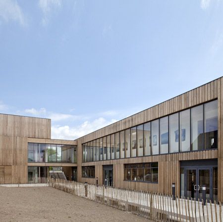 school design School Buildings, Mall Facade, School Designs, Wood Facade, Metal Facade, Green Facade, Concrete Facade, Interior Design School, Education Architecture