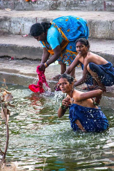 #womenbathing #Facesofnepal #peopleofnepal Janaki Temple, Taking Bath, Beautiful Vietnam, Indian Navel, Desi Hot, Indian Village, India People, Indian Aesthetic, A Pond