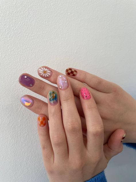 Mix and Match | Domestika Funky Short Nails, Hello Nails, Hippie Nails, Latest Nail Trends, Short Nail, Soft Nails, Minimalist Nails, Fire Nails, Dream Nails