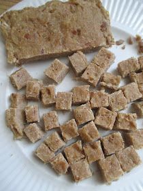 Hot and Cold Running Mom - Just my Stuff: Tuna Fudge for Pets Cooker Dog, Homemade Dog Cookies, Pet Treats Recipes, Dog Treats Homemade Easy, Easy Dog Treat Recipes, Dog Biscuit Recipes, Easy Dog Treats, Healthy Dog Treats Homemade, Animal Food