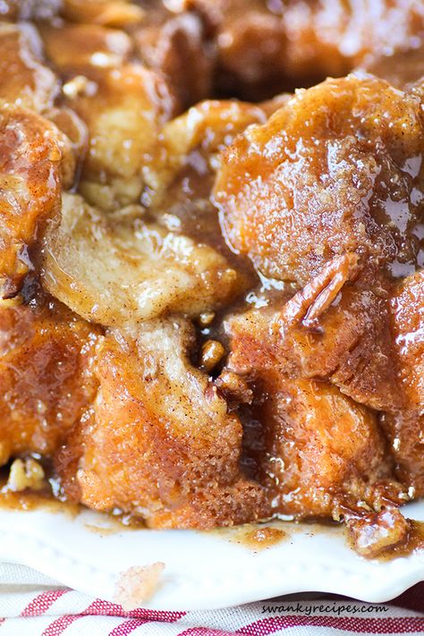 Pecan Pie Monkey Bread - Pecan Pie Monkey Bread - Made with homemade caramel sauce and Pillsbury® Grands!®  #warmtraditions #spon Sweet Monkey Recipes, Monkey Breads, Caramel Pecan Pie, Thanksgiving Morning, Pillsbury Grands, Pillsbury Dough, Dessert Breakfast, Homemade Caramel Sauce, Caramel Pecan