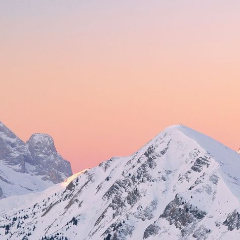 World Travel Photography on Instagram: "Places available - Dolomites Winter Landscape Photography Tour - January 2024 https://www.julianelliottphotography.com/product/dolomites-winter-photography-tour-jan-2024/ Who loves beautiful sunrise light and snow covered mountains? How about looking across the stunning mountains of the Dolomites in northern Italy on a winter’s morning? In January 2022 I made my first trip to the Dolomites in winter to do a reconnaissance trip for my forthcoming photogra Dolomites Italy Winter, Dolomites Winter, January Mood, Sunset Snowy Mountains, Winter Landscape Photography, Italy Winter, Snow Covered Mountains, Snowy Mountain Aesthetic, Snowy Mountain Landscape