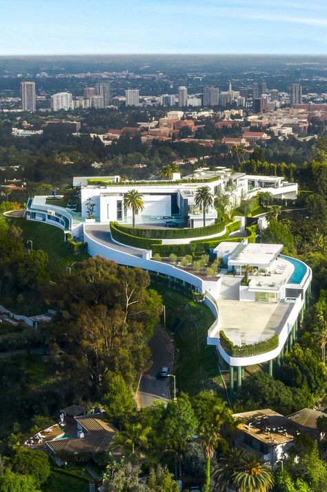 10 Floor Building Design, The One House Bel Air, Big Mansions Luxury Modern, Billionaire Mansions, Futuristic Mansion, Luxurious Mansions, Bel Air Mansion, Big Mansions, Expensive Homes