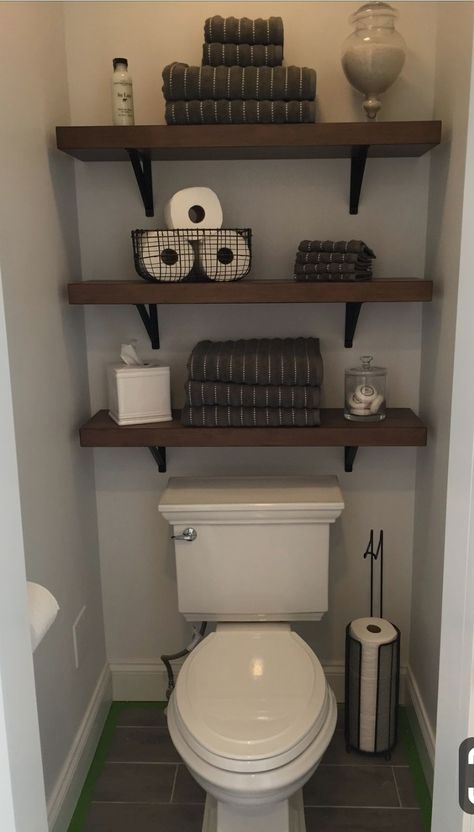 Organizar un bano pequeno Makeover Kamar Mandi, Gallery Ideas, Bathroom Storage Shelves, Small Bathroom Storage, Downstairs Bathroom, Budget Bathroom, Farmhouse Bathroom Decor, Small Bathroom Decor, Wall Gallery