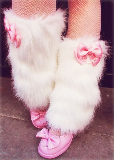 Pink fuzzy leg warmers. 일본 패션, Rave Girl, Gyaru Fashion, Kawaii Fashion Outfits, Rave Wear, Rave Outfits, Gyaru, Strawberry Shortcake, Kawaii Fashion