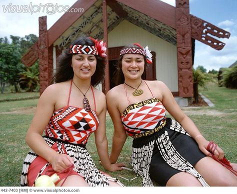 maori, embroidery clothes Maori Embroidery, Maori Dress, Maori Costume, Polynesian People, Maori Culture, Dress Up Ideas, North Island New Zealand, Embroidery Clothes, Maori People