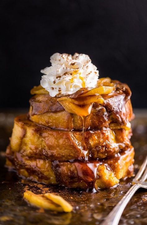 Apple Pie French Toast, Christmas Morning Recipes, Apple French Toast, Overnight French Toast, French Toast Recipe, Brunch Menu, Christmas Breakfast, Toast Recipes, Breakfast Brunch Recipes