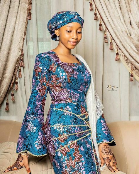 Arewa Ankara Gown Styles, Arewa Styles, Nigerian Asoebi, Native Dresses, Ankara Dress Designs, Ankara Styles For Women, Modest Dresses Fashion, Ankara Gown, African Dresses Modern