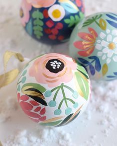 Painted Easter Eggs, Ornament Making, Diy Ostern, Easter Egg Painting, 2024 Christmas, Egg Painting, French Dolls, Painted Ornaments, Easter Egg Decorating