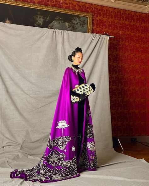 M I S S S O H E E (@miss_sohee) • Instagram photos and videos Miss Sohee Runway, Miss Sohee, Purple Cape, Filipino Fashion, Asian Style Dress, Runway Gowns, Haute Couture Details, Ethereal Dress, Cape Gown