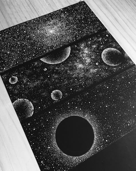 Luisa Aparicio on Instagram: “Set finished! Outer space. . . . . . . #art_ #art_spotlights #draw #drawings #illustrationartist #blackinkart #artthoughts #illustrationow…” Space Pen Art, Galaxy Drawing Pencil, White Drawings On Black Paper, Outer Space Sketch, Things To Draw On Black Paper, Black Paper Drawing Simple, Spotlight Drawing, Galaxy Drawing, Outer Space Drawing