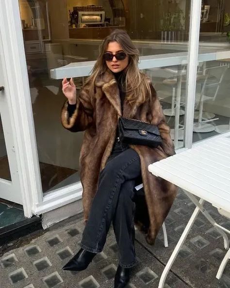 How to Get the Mob Wife Aesthetic With Faux Fur Coats Fashionable Coats For Women, Nyc Winter Looks, How To Style A Fur Coat, City Winter Fashion, Styling Fur Coat, Winter Outfits Fur Coat, New York Chic Outfits, Nyc Winter Fashion Cold Weather, Faux Fur Coat Outfit Winter Chic