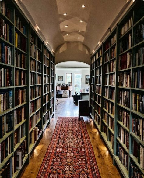 Library Lust | The Captive Reader Library Hallway Bookshelves, Home Library Ceiling Design, Massive Home Library, Traditional Library Room, Huge Home Library, Bright Library Aesthetic, Floor To Ceiling Library, Huge Library Aesthetic, Cool Home Library