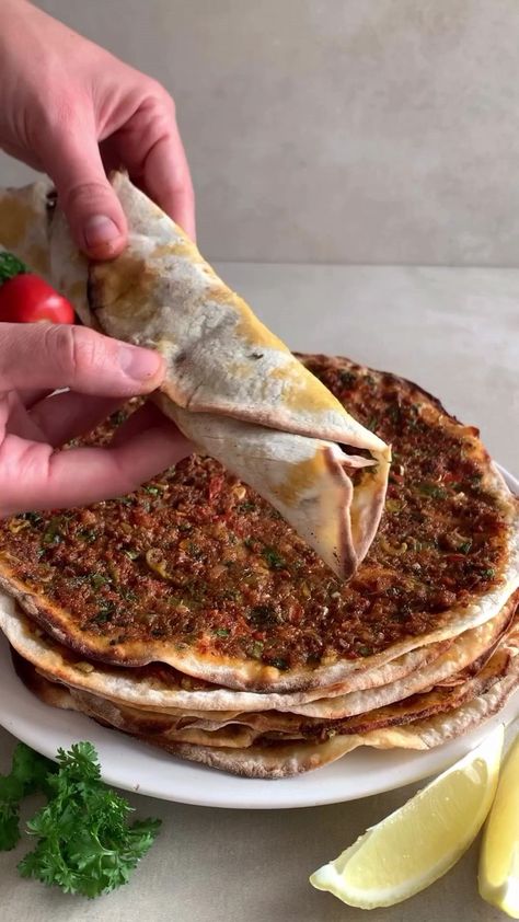 Arabic Cooking Food Recipes, Halal Meal Prep, Arabic Lunch Ideas, Mince Lamb Recipes, Food From Different Cultures, Minced Lamb Recipes, Recipes With Onions, Lunch For A Crowd, Lahmacun Recipe