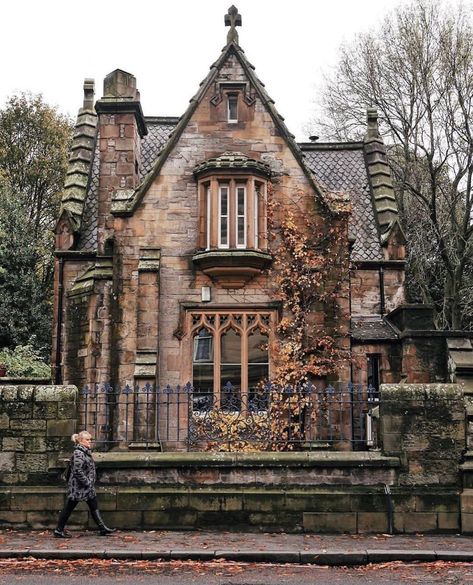 Simply Scotland 🏴󠁧󠁢󠁳󠁣󠁴󠁿 on Instagram: “📍Dalry, Edinburgh Photo by: @edienthusiast  Tag someone you need to visit Scotland with! ——————————————— Don’t forget to follow…” German Architecture, Medieval England, Creepy Houses, Historic New England, Spooky House, Instagram Autumn, Tudor House, Visit Scotland, Unique Houses