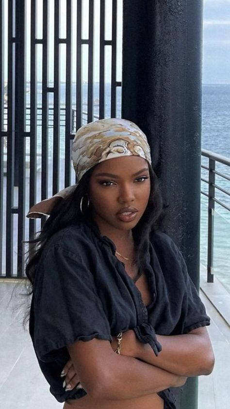 18 CUTE BANDANNA HAIRSTYLES YOU WILL LOVE Caribbean Women Beauty, Durags Women Outfits, Bandana Hairstyles Black Women, Durags Women, Head Scarf Outfit, Headwrap Hairstyles, Hair Wrap Scarf, Head Wrap Styles, Hair Scarf Styles