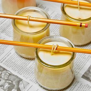 Yogurt Jars, Beeswax Candles Diy, Crafts With Glass Jars, Diy Jar Crafts, Diy Bricolage, Candle Craft, Jar Diy, One Candle, Oui Oui