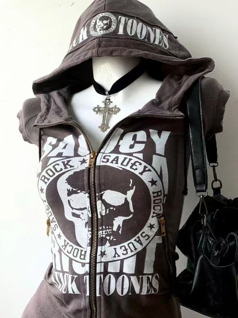 2000s Grunge Aesthetic, Grunge 2000s, Streetwear Goth, Sweatshirts Aesthetic, Faux Leather Outfits, Goth Streetwear, Woolen Coat Woman, 2000s Clothes, Aesthetic Hoodie