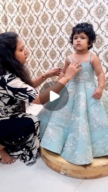 Wedding Outfits For Girl, Kids Girls Dress Design, New Model Blouses, Frock Stitching Ideas For Kids, Kids Dress Stitching Ideas, Kids Designer Dresses For Wedding, Panel Frock Design, New Frock Designs Dresses, Gown For Kids Girl