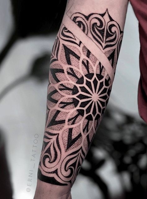 Mandala Pointillism Tattoo, Mandala Full Sleeve Tattoo, Mandala Puntillismo Tattoo, Authentic Tattoo, Geometric Tattoo Hand, Calf Tattoo Ideas, Hals Tattoo Mann, Pointillism Tattoo, Calf Tattoo Men