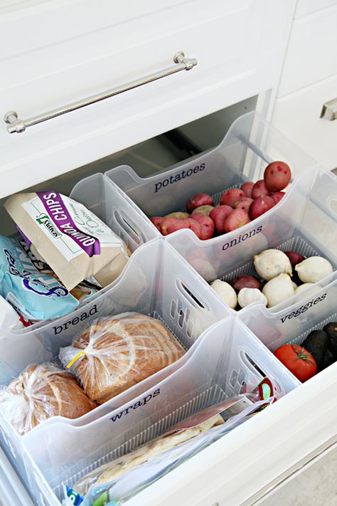 17 Clever & Practical Storage Ideas for Your Kitchen Pantry Drawers, House Organization, Organized Kitchen, Kitchen Drawer Organization, Kitchen Drawer, Simple Budget, Organize Drawers, Kitchen Decorating, Kitchen Drawers