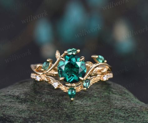 - Metal: Solid gold(10K/14K/18K white/yellow/rose gold),925 sterling silver,platinum available- Main Stone: 6.5mm round cut lab emerald- Accent Stone: lab emeralds- Wedding Band Stone: lab emeralds and moissanites- Band Width: 1.4mm- Can be personalized: Yes Nature Inspired Emerald Engagement Ring, Forest Themed Wedding Ring, Emerald Unique Engagement Rings, Gold Vine Engagement Ring, Diamond Gold Wedding Rings, Wedding Engagement Ring Set, Cottagecore Engagement Rings, Emerald And Gold Ring Vintage, Forest Green Ring