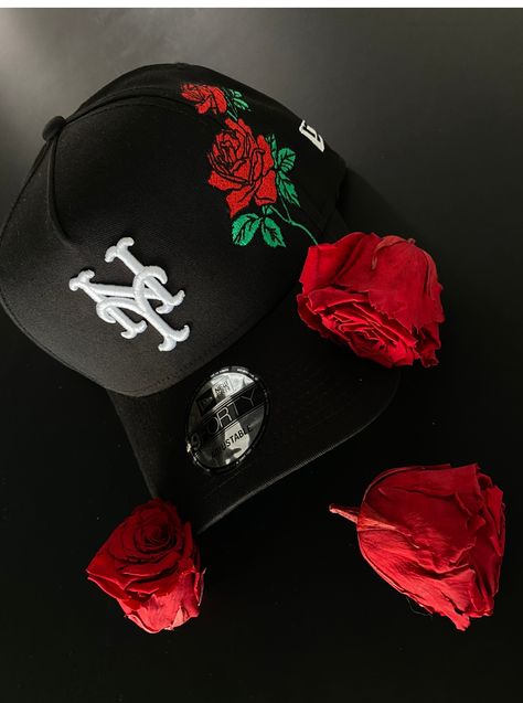 Streetwear Caps, Short Dyed Hair, Custom Fitted Hats, Swag Hats, Streetwear Hats, Dope Hats, Hat Aesthetic, Iphone Wallpaper Classy, Branded Caps