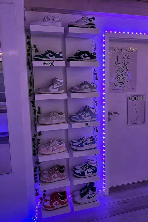 Makeup Bord, Baddie Room, Reka Bentuk Dalaman, Sneakerhead Room, Room Organization Bedroom, Boty Nike, White Room Decor, Luxury Room Bedroom, Classy Bedroom