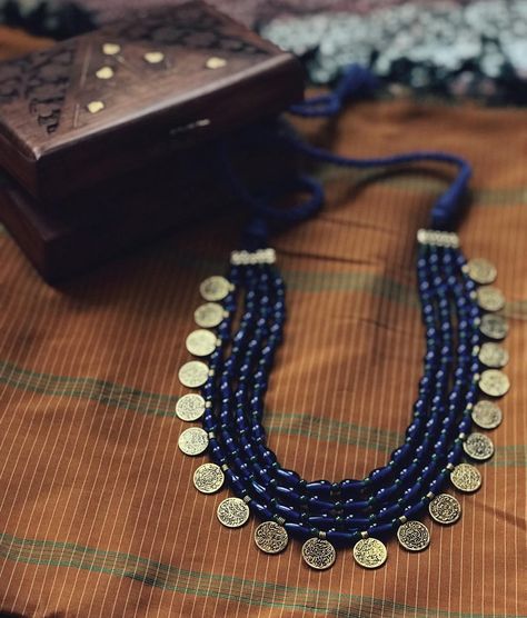 Stunning Necklace From Thulika ~ South India Jewels Handmade Choker Necklace, Beautiful Beaded Jewelry, Terracotta Jewellery, Jewelry Set Design, Diy Jewelry Necklace, Antique Jewelry Indian, Beaded Jewellery, Beaded Jewelry Designs, Handmade Fashion Jewelry