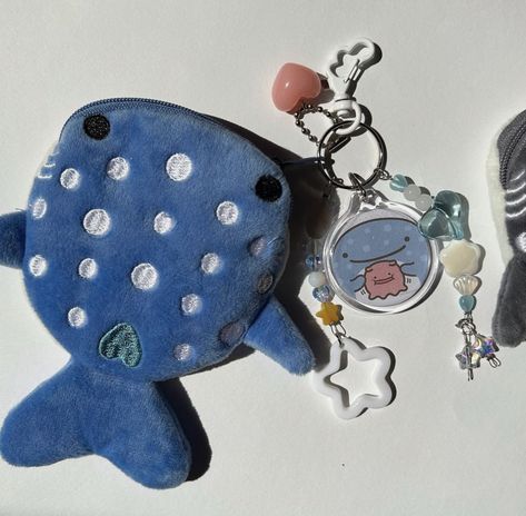 Blue Keychain Aesthetic, Shark Keychain, Images Hello Kitty, Image Swag, Whale Shark, Cute Keychain, Cute Little Things, Aesthetic Themes, Cute Bags