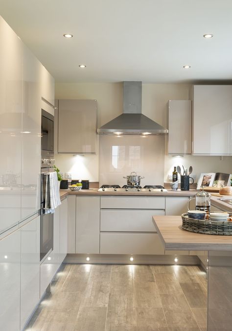 Small Gloss Kitchen, Grey And White Gloss Kitchen, White And Grey Modern Kitchen, Modern White Gloss Kitchen, Light Kitchen Ideas Modern, Modern Gloss Kitchen, Modern Flat Kitchen, White Gloss Kitchens, High Gloss Kitchen Cabinets Modern