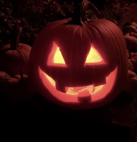 Carving Jack O Lanterns, Jack O Lantern Photography, Jackolantern Aesthetic, Jack I Lantern, Jack O Lantern Aesthetic, Jack A Lantern, Pumpkin Reference, Classic Jack O Lantern, Pumpkin Inspo