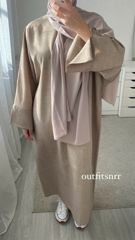 Closed Abaya Style, Linen Hijab Outfit, Closed Abaya Designs, Abaya Streetwear, Linen Abaya, Closed Abaya, Girl Muslim, Eid Outfit Ideas, Modest Hijab