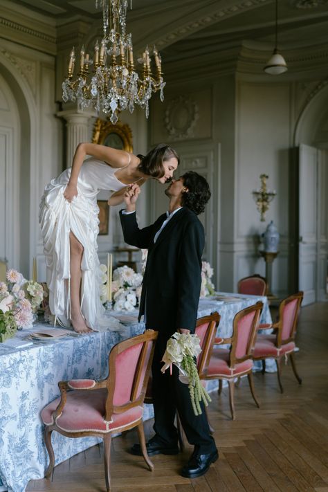 At Château Marcellus Chateau Engagement Photos, Editorial Wedding Decor, Paris Wedding Aesthetic, French Wedding Aesthetic, French Chic Wedding, Whimsical Editorial, Couple Wedding Poses, French Chateau Wedding Inspiration, Photo Ideas Wedding