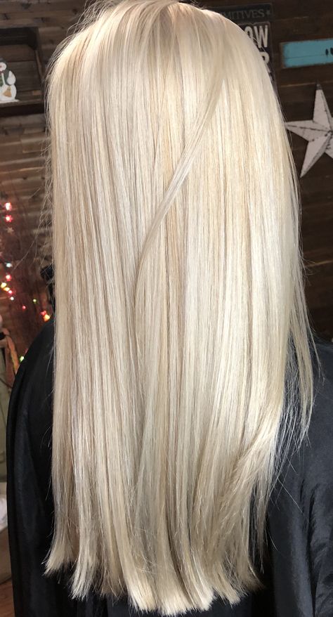 Butter blonde Butter Blonde Hair Color, Butter Blonde Hair, Butter Blonde, Light Blonde Hair, Vlasové Trendy, Blonde Hair Inspiration, Blonde Hair Shades, Blonde Hair Looks, Blonde Hair With Highlights