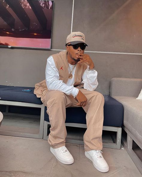 Tan Streetwear Outfit, Nude Outfits Men, Nude Shoes Outfit, Snapback Outfit, Aesthetic Drip, Black Outfit Men, Fits Streetwear, Nude Outfits, Mini Store