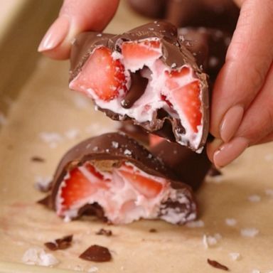 Check out the viral chocolate, strawberry and Greek yogurt clusters all over social media and how to make them at home. Chocolate Covered Yogurt, Strawberry Clusters, Trending Snacks, Yogurt Clusters, Strawberry Greek Yogurt, Clusters Recipe, Parmesan Crusted Potatoes, Chocolate Yogurt, Covered Strawberry