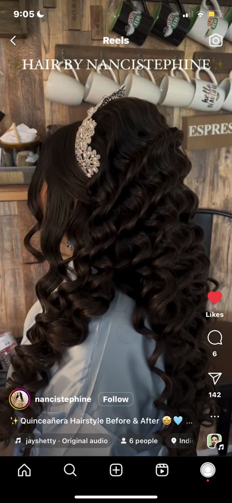 Hair Ideas For Quince, Quince Half Up Half Down Hairstyles, Quince Dama Hairstyles, Quince Hairstyles Down, 15 Hair Quinceanera, Xv Hairstyles Quinceanera, Cute Hairstyles For Party, Hairstyles For Quinceanera With Crown, Hair Down Quinceanera Hairstyles